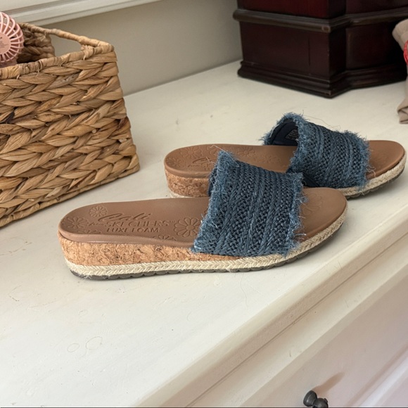 Skechers Women's Breezie-Radiant Feels Slide Sandal.  Size 7 1/2M.  Heel 3/4” - Picture 4 of 4